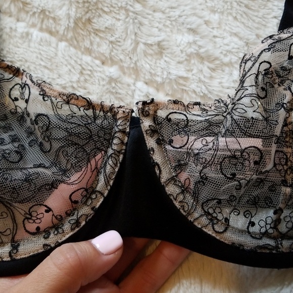 Victoria's Secret VERY SEXY unlined demi - Picture 6 of 8